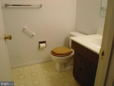 14912 Laurel Oaks Ln, Laurel, MD 20707 - photo 3