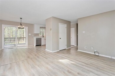 709 Weatherby Ln, Greensboro, NC 27406 - photo 7