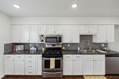 704 E Mayberry Ave, Claremore, OK 74017 - photo 5