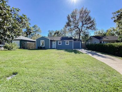 1847 Hewitt Dr, Houston, TX 77018 - photo 2