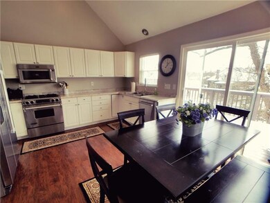Recently upgraded kitchen with stainless steel app