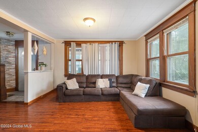 5-web-or-mls-112SMainSt_05