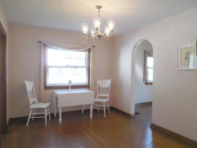 4489 - Dining Rm to Arch