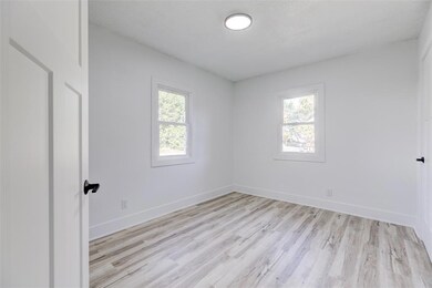 3933 E 30th St, Des Moines, IA 50317 - photo 6