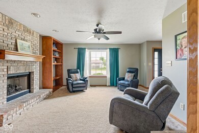 787 West St, Whiteland, IN 46184 - photo 6