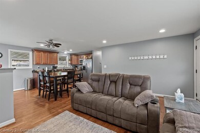 3021 Woodlawn St, Commerce Township, MI 48390 - photo 5