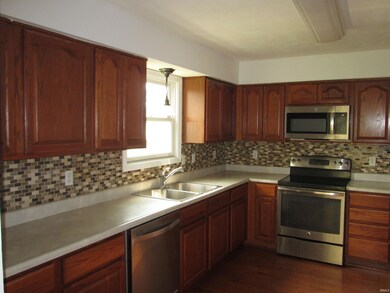 Lots of cabinet space, stainless steel appliances