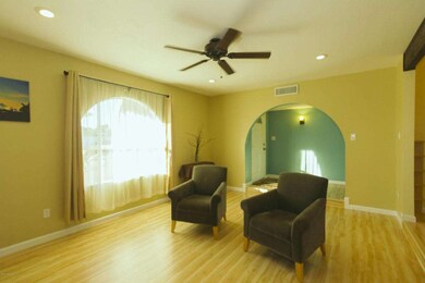 2935 E Larkspur Dr-entryway