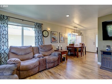 914 E 7th St, the Dalles, OR 97058 - photo 7