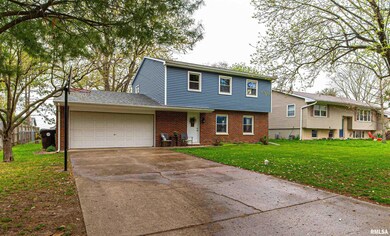 216 Rhoads Ave, Lincoln, IL 62656 - photo 2