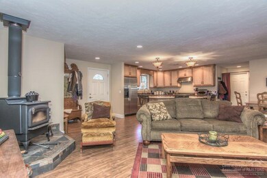 20382 Illahee Dr, Bend, OR 97702 - photo 5