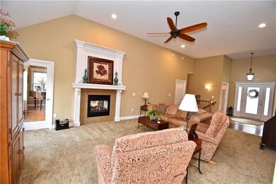 Pretty Great Room w/ 12 ft Ceiling