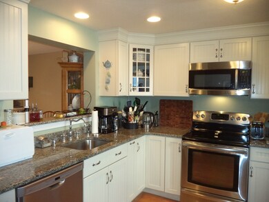 189 Winding Pond Rd unit 189, Londonderry, NH 03053 - photo 2