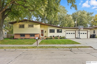 810 W 11th St, Wahoo, NE 68066 - photo 2