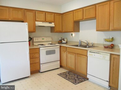 171 Maple Ave unit 8, Coatesville, PA 19320 - photo 4