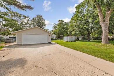 710 Upper Johnson Cir, Saint Peter, MN 56082 - photo 4