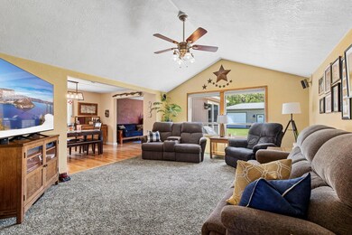 848 Forest Glen Dr, Central Point, OR 97502 - photo 6