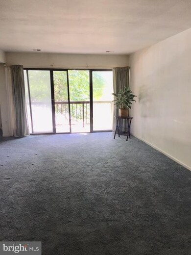 9719 Kings Crown Ct unit 101, Fairfax, VA 22031 - photo 2