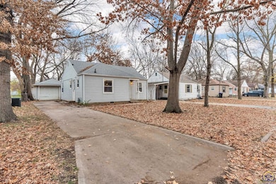 2212 SW Plass Ave, Topeka, KS 66611 - photo 4