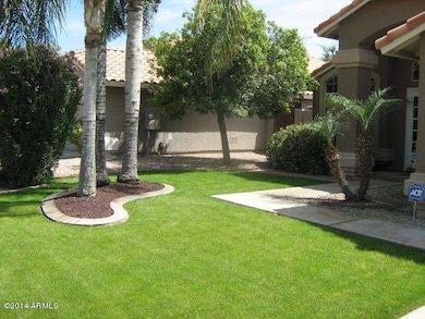 Meticulously Maintained front Yard