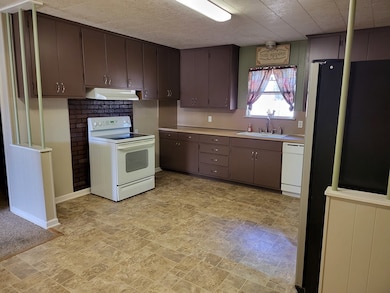 1010 Avenue A, Fredericksburg, TX 78624 - photo 3