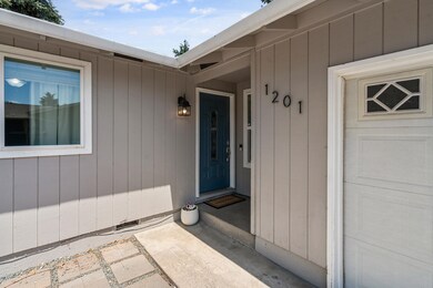 1201 kelly st, medford-04