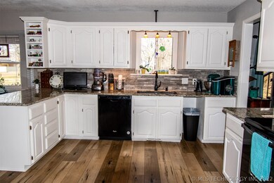 All new kitchen 2017. New appliances 2017.
