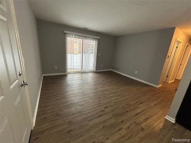 34690 Clarkson Dr W unit 27, Fraser, MI 48026 - photo 4