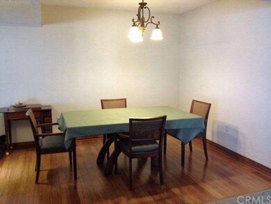 Adjacent to the LR is the spacious Dining Ell, fea