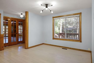 family room vacant