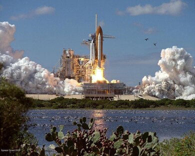 Shuttle_Launch_Nature_resized_low