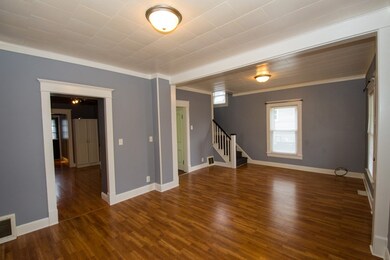 Open & inviting living room!