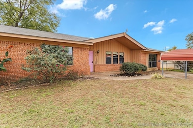 515 Mccarley St, Colbert, OK 74733 - photo 4