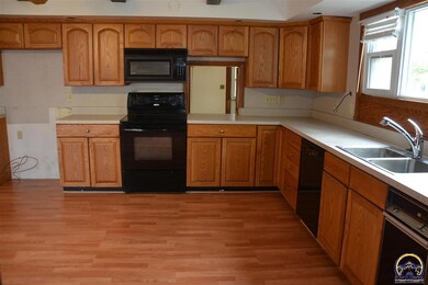 601 Maple St, Overbrook, KS 66524 - photo 3