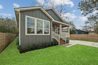 7822 Maxroy St, Houston, TX 77088 - photo 3