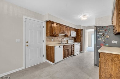 11 Pheasant Run, Hackettstown, NJ 07840 - photo 5