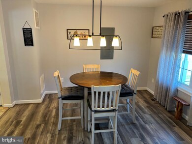 252 S Loudoun St, Strasburg, VA 22657 - photo 5