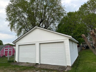 915 7th St, Covington, IN 47932 - photo 4