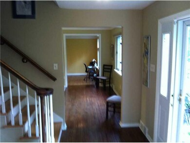 Entry/Foyer.