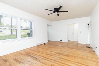 1304 60th St, Des Moines, IA 50311 - photo 4