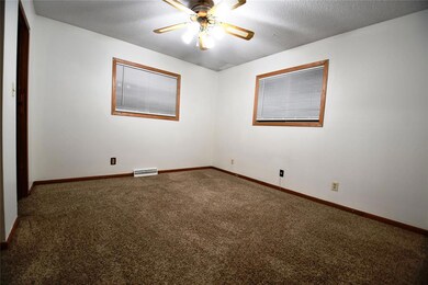 2801 Bennett Ave, Des Moines, IA 50310 - photo 6