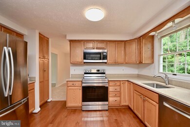 9815 Summerday Dr, Burke, VA 22015 - photo 7