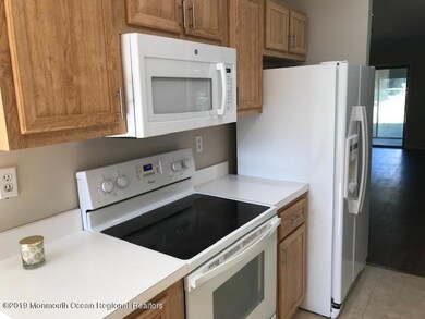 83 Overlook Way unit B, Manalapan, NJ 07726 - photo 4