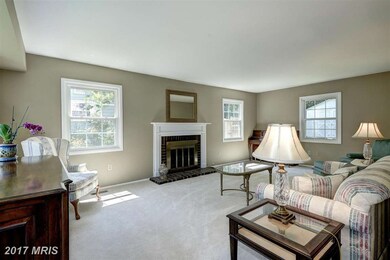 13151 Madonna Ln, Fairfax, VA 22033 - photo 2