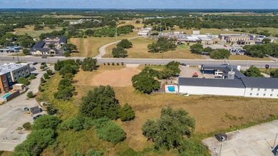 2125 N Esplanade St, Cuero, TX 77954 - photo 3