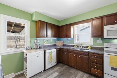 2404 E 37th Ct, Des Moines, IA 50317 - photo 6