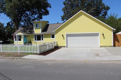 724 SW Westholm Ave, Grants Pass, OR 97526 - photo 2