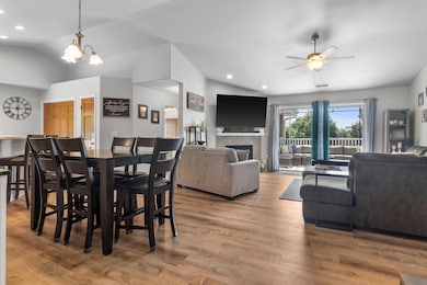 420 E Veterans Way unit 8, Mukwonago, WI 53149 - photo 3