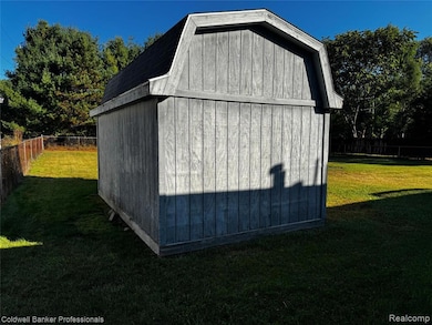 904 Rowland Rd, Leonard, MI 48367 - photo 5