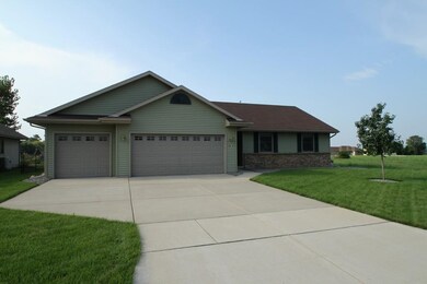 1603 Redwood Dr, Janesville, WI 53546 - photo 2